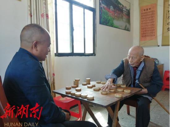喜迎二十大 新宁县百岁老人感党恩话变迁_邵阳头条网